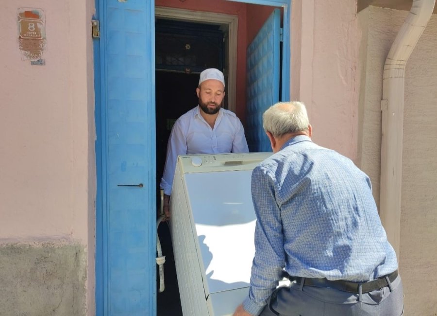 Çevirdiği Pedallarla İhtiyaç Sahibi Ailelerin Umudu Oluyor