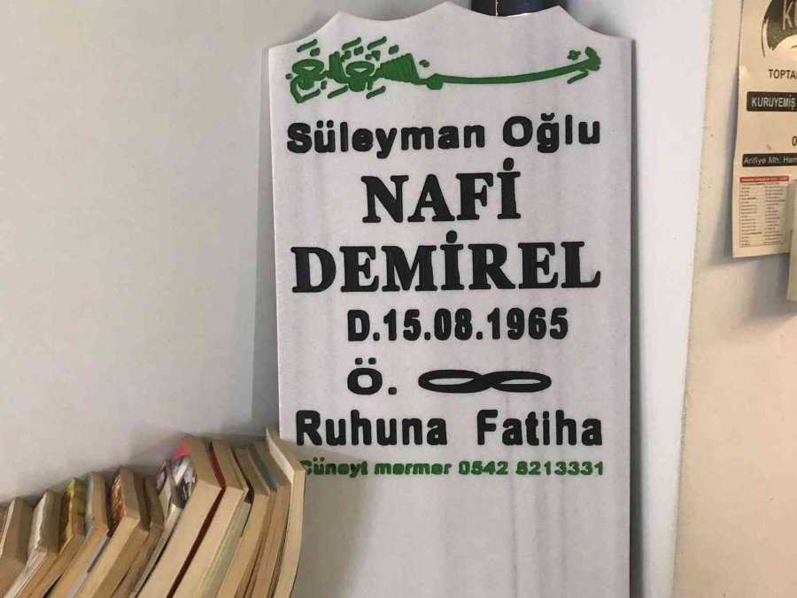 Rüyasından Etkilendi, Hayattayken Mezar Taşını Yaptırdı