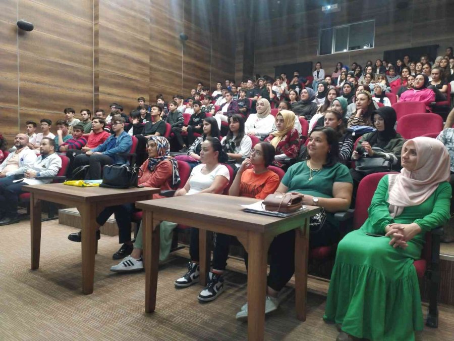 Büyükşehir’in Ödüllü Projesi Değer Gençlik’te Yeni Eğitim Öğretim Yılı Dersleri Başladı