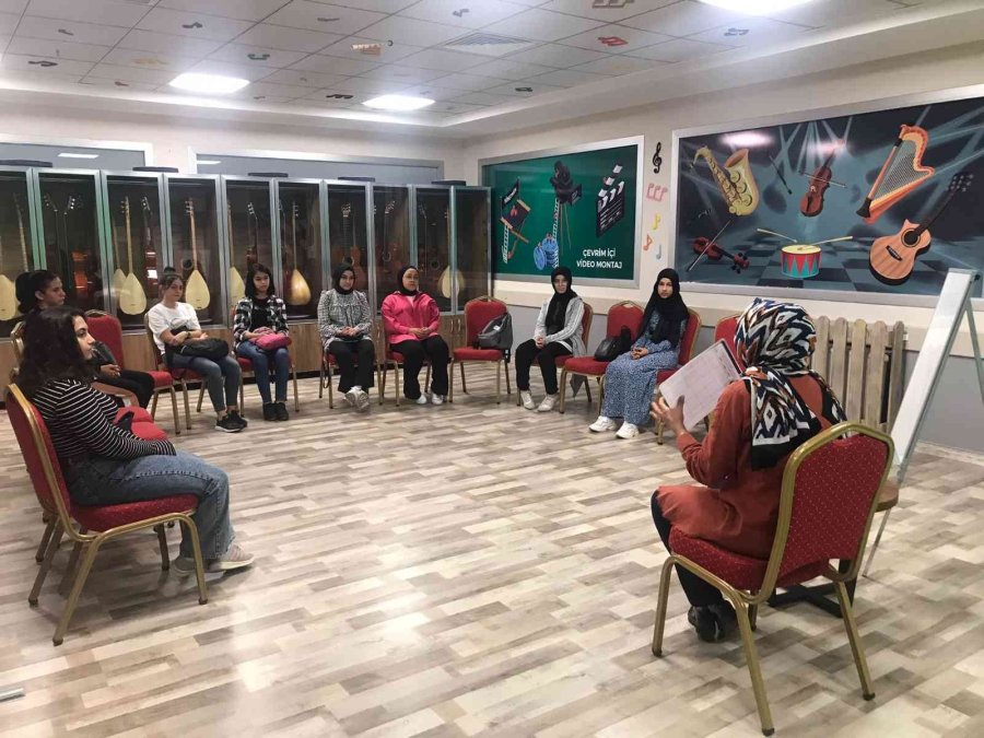 Büyükşehir’in Ödüllü Projesi Değer Gençlik’te Yeni Eğitim Öğretim Yılı Dersleri Başladı