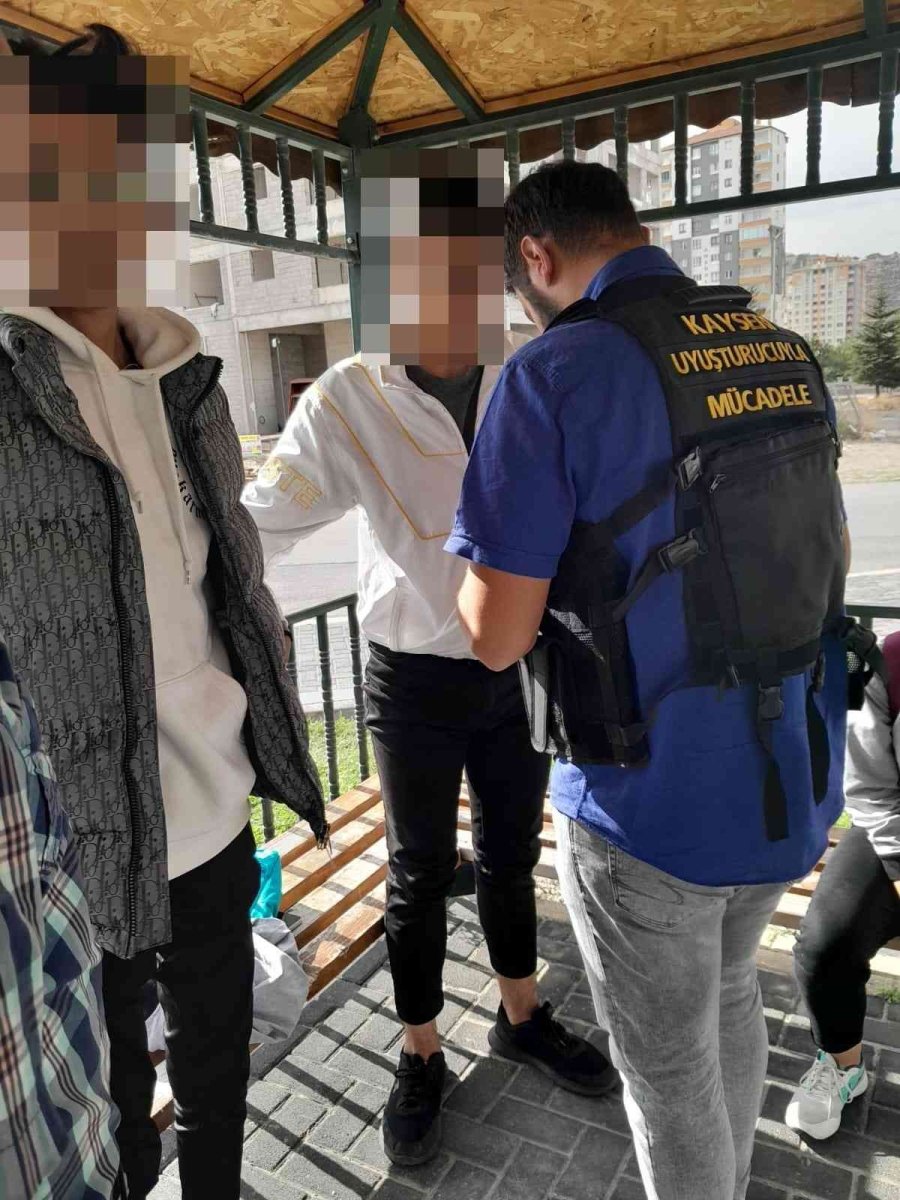 Narkotik Uygulamasında 45 Kişi Sorgulandı