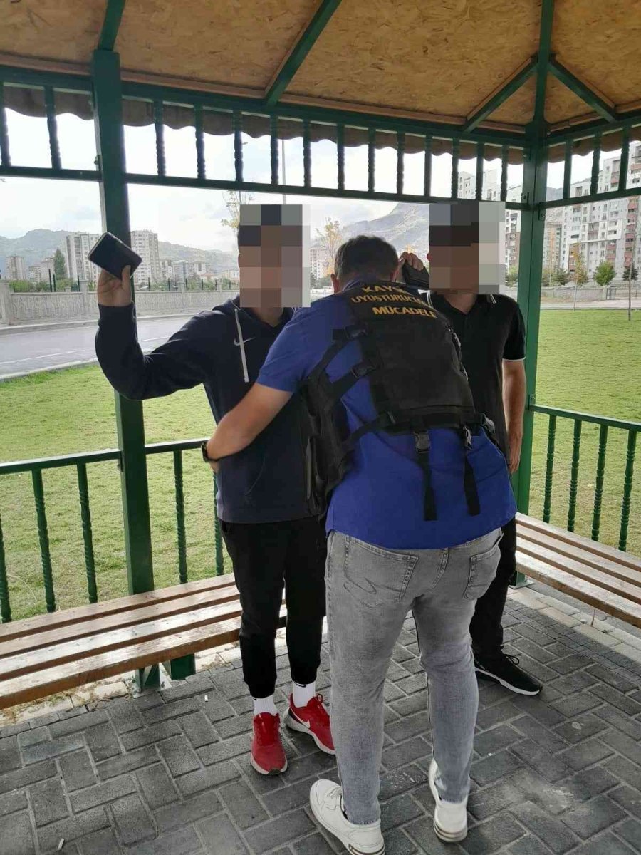 Narkotik Uygulamasında 45 Kişi Sorgulandı