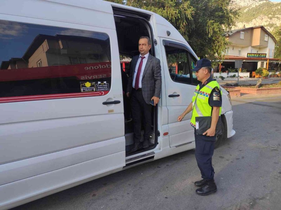 Kemer’de Okul Servisleri Denetlendi