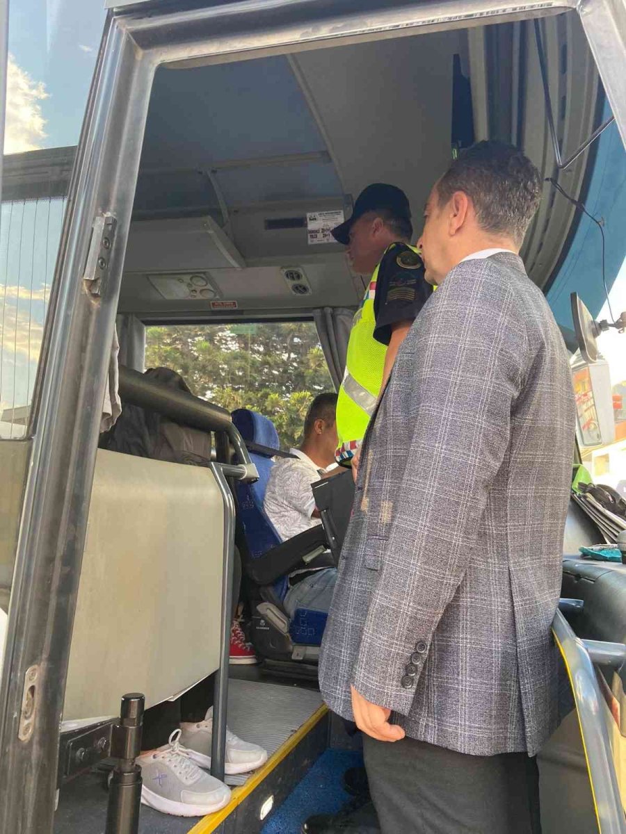 Kemer’de Okul Servisleri Denetlendi