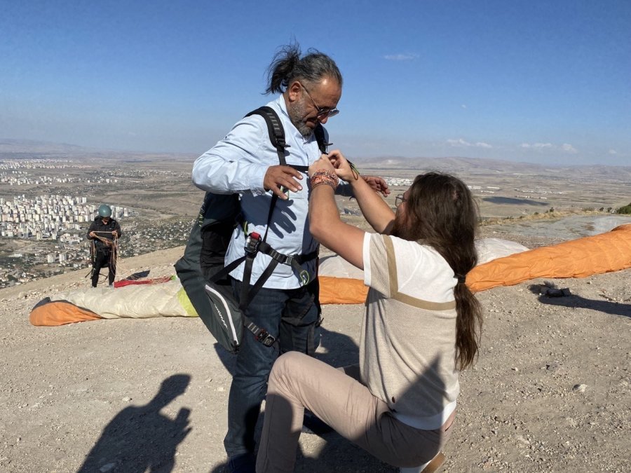 Ünlü Yazar 2000 Rakımda Kitap İmzaladı