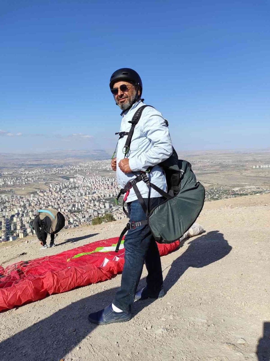 Ünlü Yazar 2000 Rakımda Kitap İmzaladı