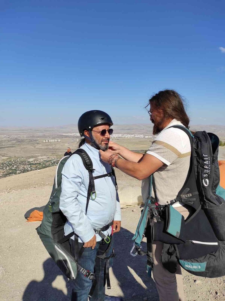 Ünlü Yazar 2000 Rakımda Kitap İmzaladı