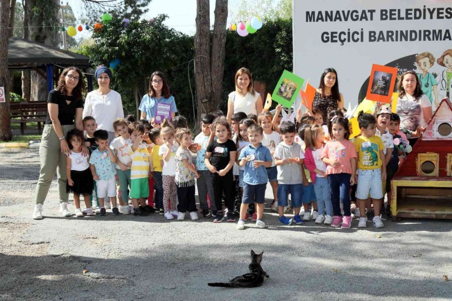 Manavgat Belediyesi’nin Kreş Öğrencileri Sokak Hayvanlarını Besledi