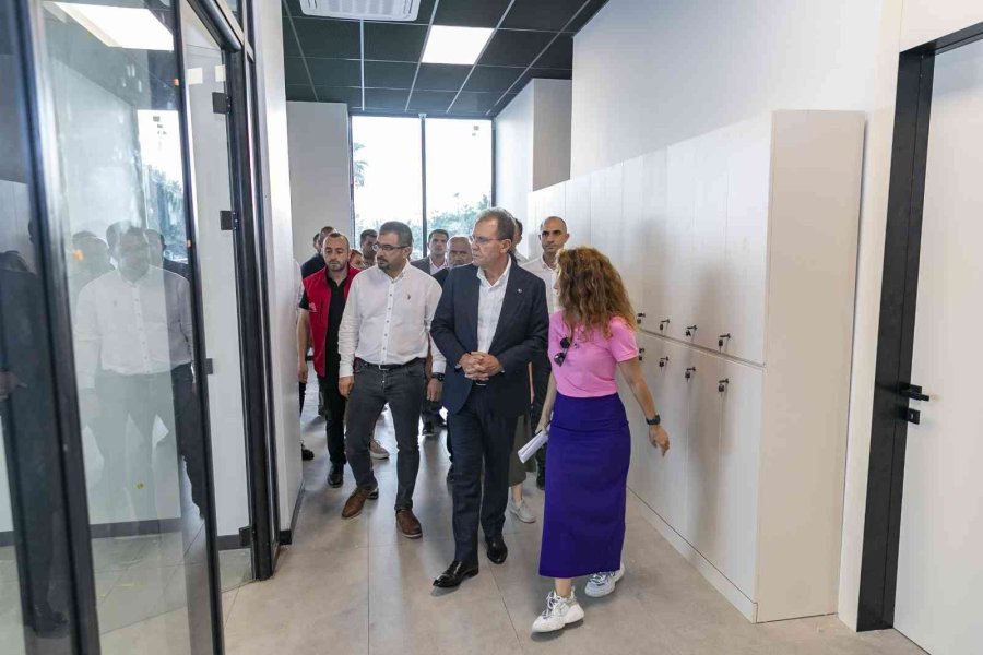 Seçer, Yapımı Süren Okuma Salonunu İnceledi