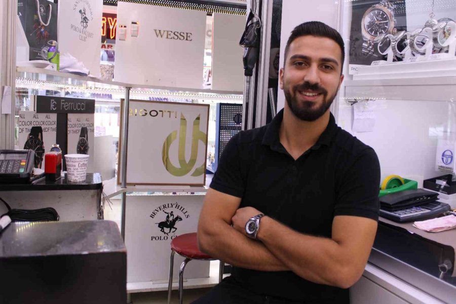 1860’lı Yıllardan Kalma İsviçre Marka Köstekli Saat Nostaljiseverlerin Beğenisi Topluyor