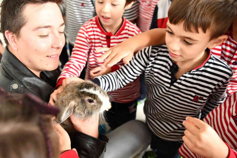 Çocuklara Hayvan Sevgisi Aşılanıyor