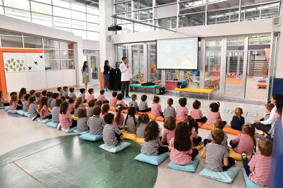 Çocuklara Hayvan Sevgisi Aşılanıyor