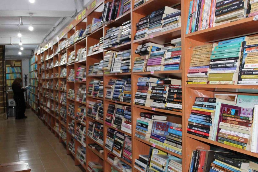 Yeni Eğitim Öğretim Sezonunun Başlaması İkinci El Kitap Pazarını Canlandırdı