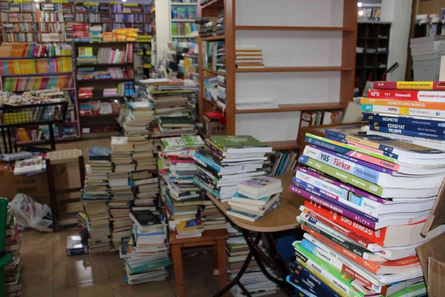Yeni Eğitim Öğretim Sezonunun Başlaması İkinci El Kitap Pazarını Canlandırdı