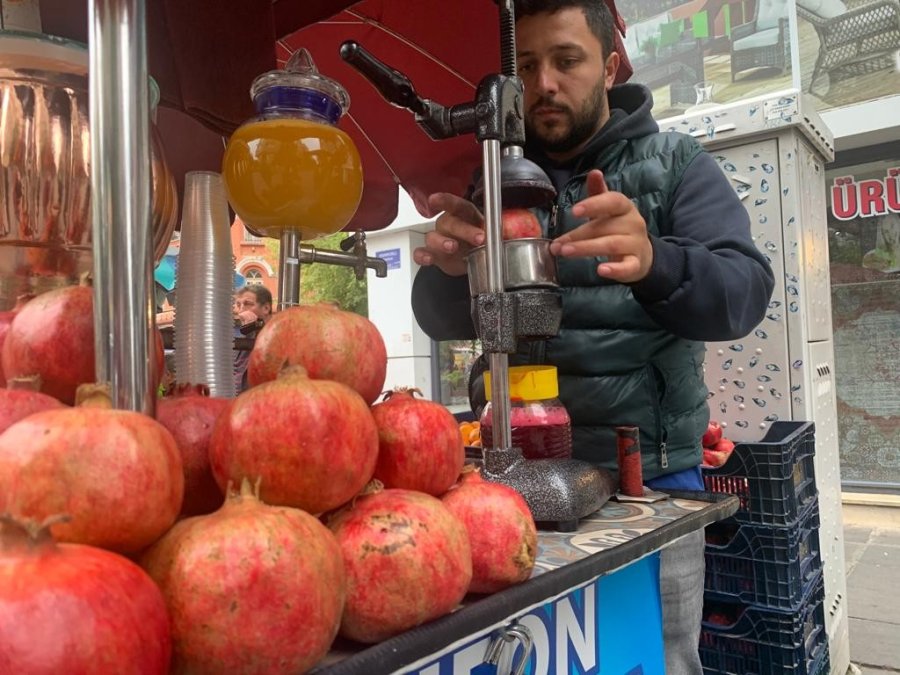 Kış Aylarının Yaklaşmasıyla Sifon Limonata Tezgâhları Nar Suyuyla Doldu
