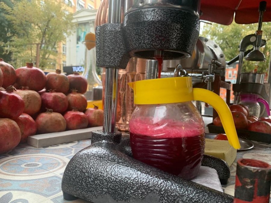 Kış Aylarının Yaklaşmasıyla Sifon Limonata Tezgâhları Nar Suyuyla Doldu