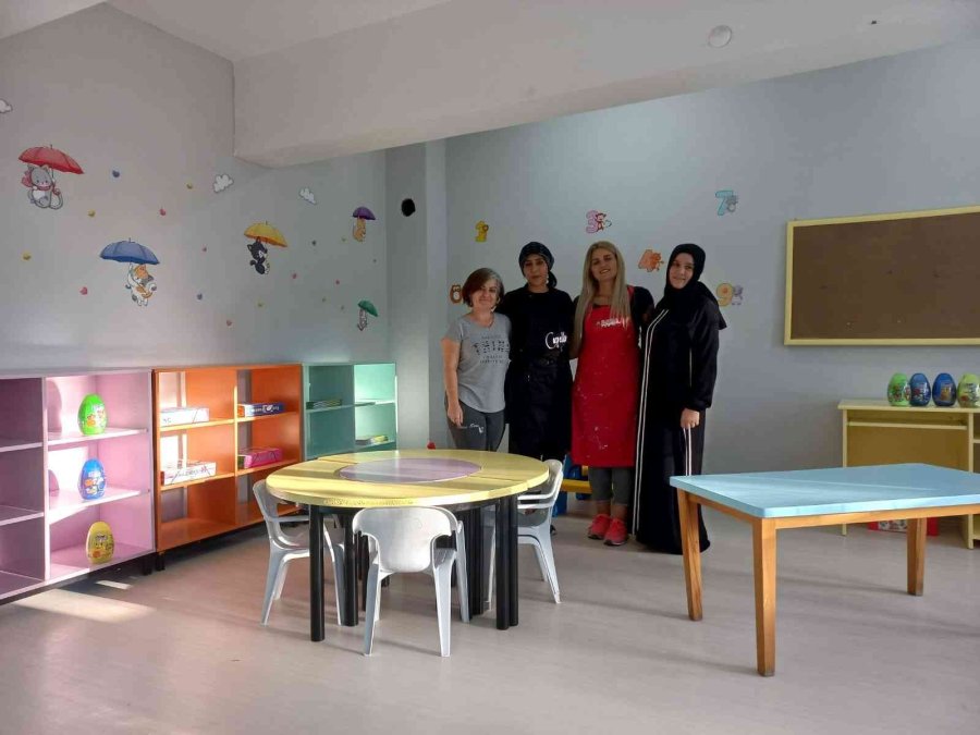 Anneler Okul Tadilatında