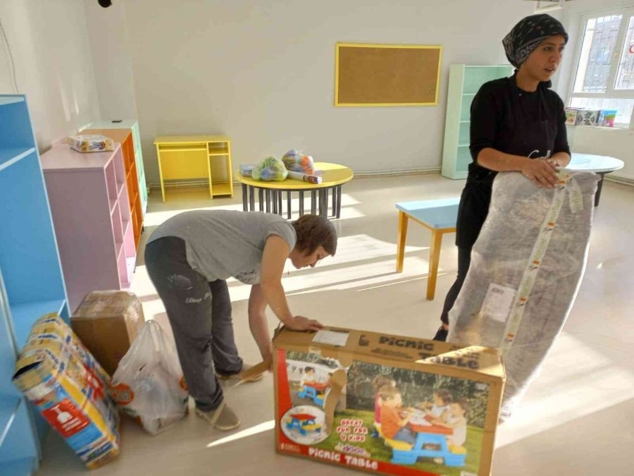 Anneler Okul Tadilatında