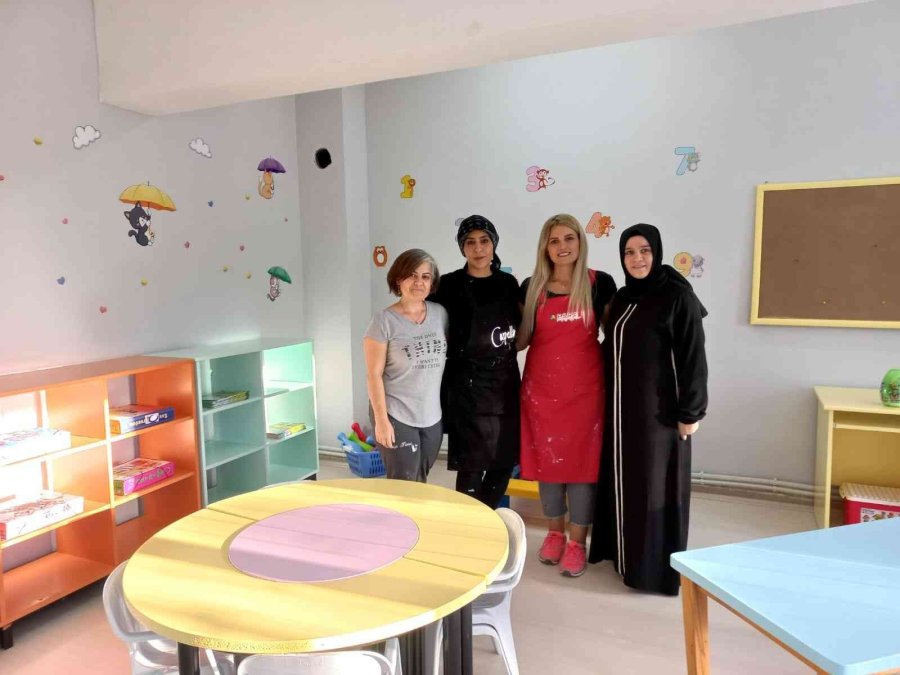 Anneler Okul Tadilatında