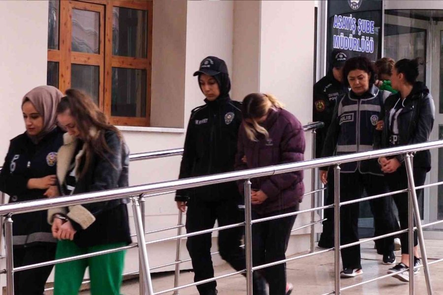 ‘oltalama’ Yöntemiyle 208 Kişiden 1 Milyon 850 Bin Liralık Vurgun