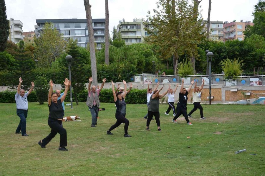 Yaş Almış Vatandaşlar Sabah Sporuyla Dinç Kalıyor