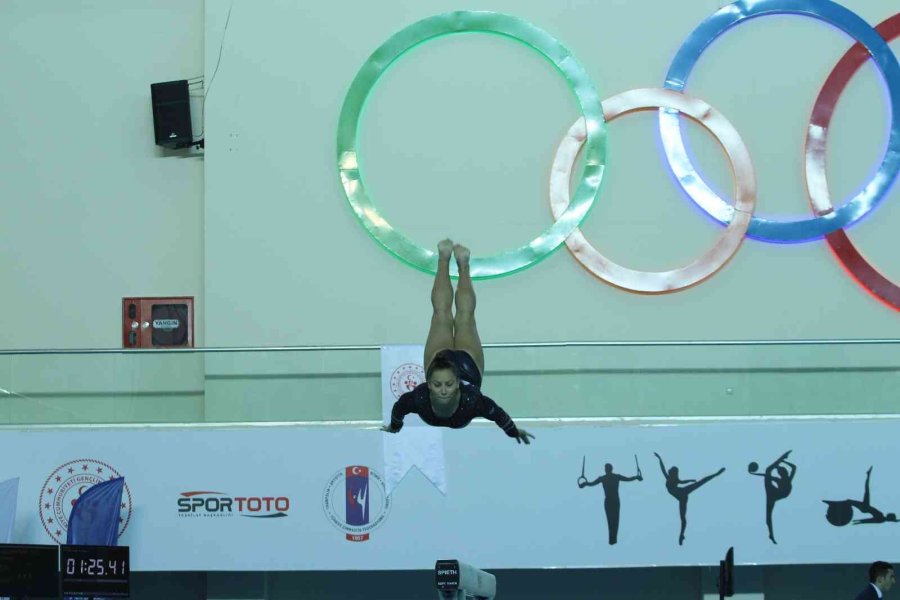 Artistik Cimnastik Dünya Kupasında Finale Kalanlar Belli Oldu