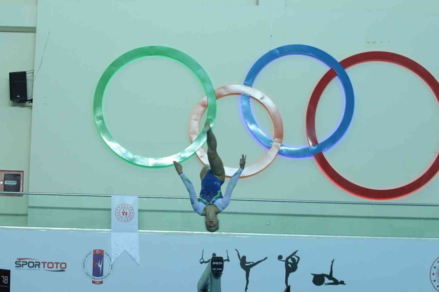 Artistik Cimnastik Dünya Kupasında Finale Kalanlar Belli Oldu