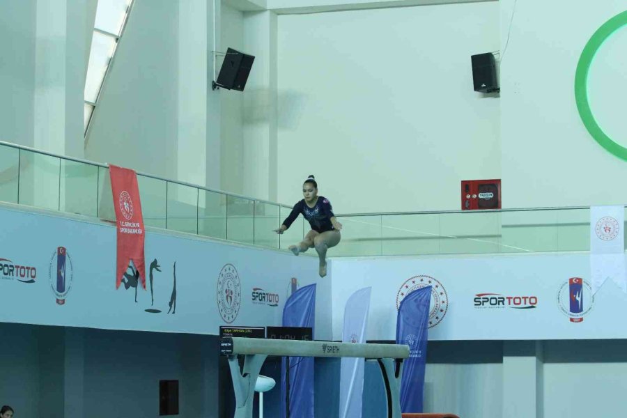 Artistik Cimnastik Dünya Kupasında Finale Kalanlar Belli Oldu