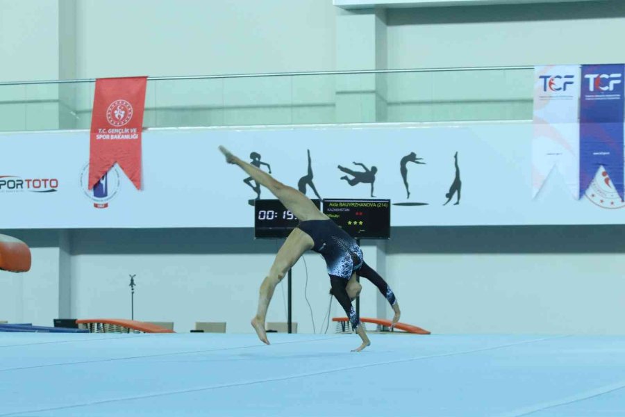 Artistik Cimnastik Dünya Kupasında Finale Kalanlar Belli Oldu