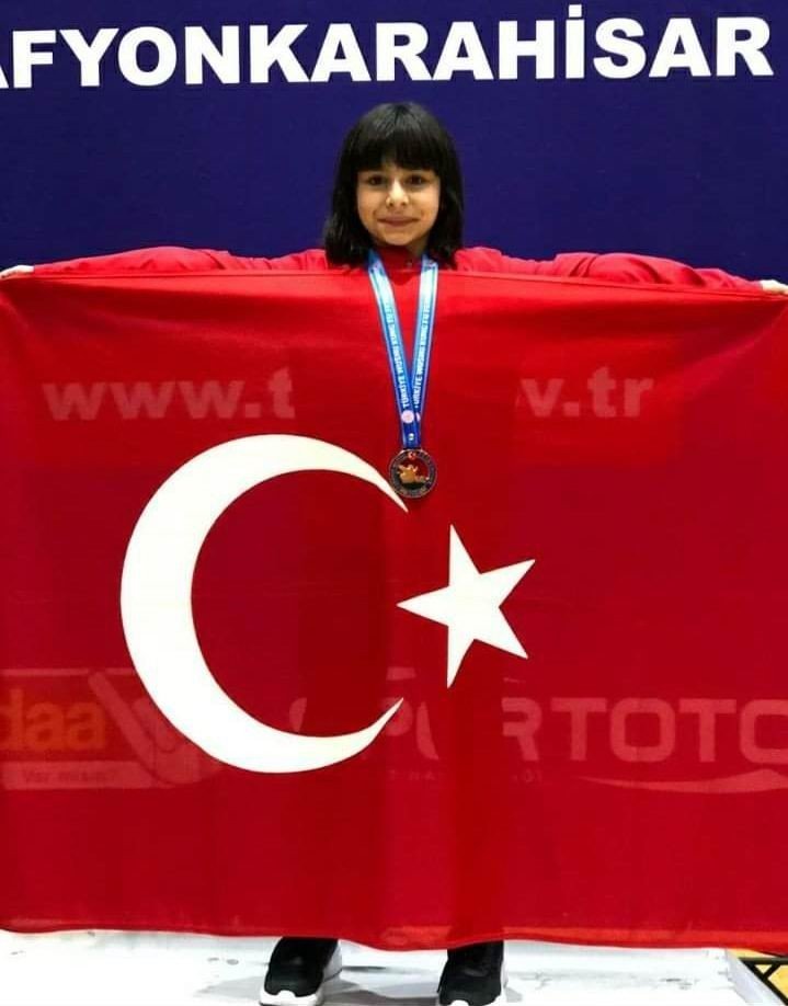 Tomarzalı Elif Wushu Kung Fu Şampiyonu Oldu