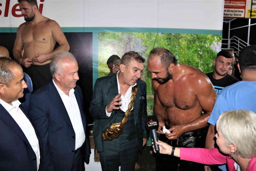Aksu Belediyesi 7. Geleneksel Yağlı Pehlivan Güreşlerinde Başpehlivan Ali Gürbüz’ün