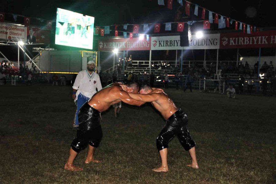 Aksu Belediyesi 7. Geleneksel Yağlı Pehlivan Güreşlerinde Başpehlivan Ali Gürbüz’ün