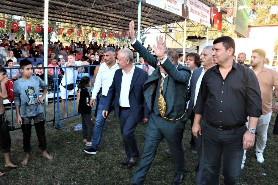 Aksu Belediyesi 7. Geleneksel Yağlı Pehlivan Güreşlerinde Başpehlivan Ali Gürbüz’ün