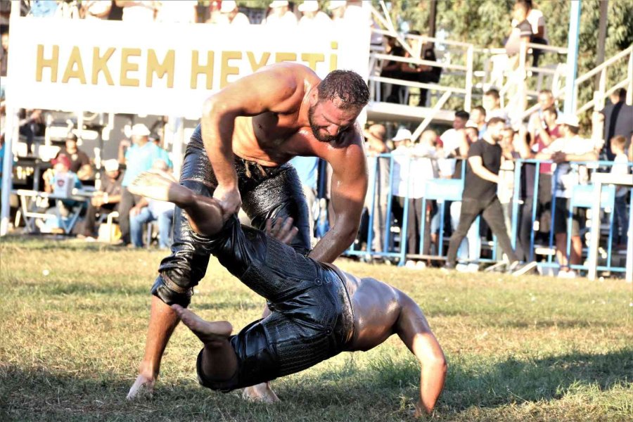 Aksu Belediyesi 7. Geleneksel Yağlı Pehlivan Güreşlerinde Başpehlivan Ali Gürbüz’ün