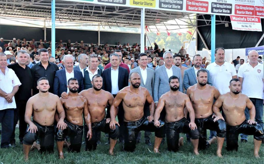 Aksu Belediyesi 7. Geleneksel Yağlı Pehlivan Güreşlerinde Başpehlivan Ali Gürbüz’ün