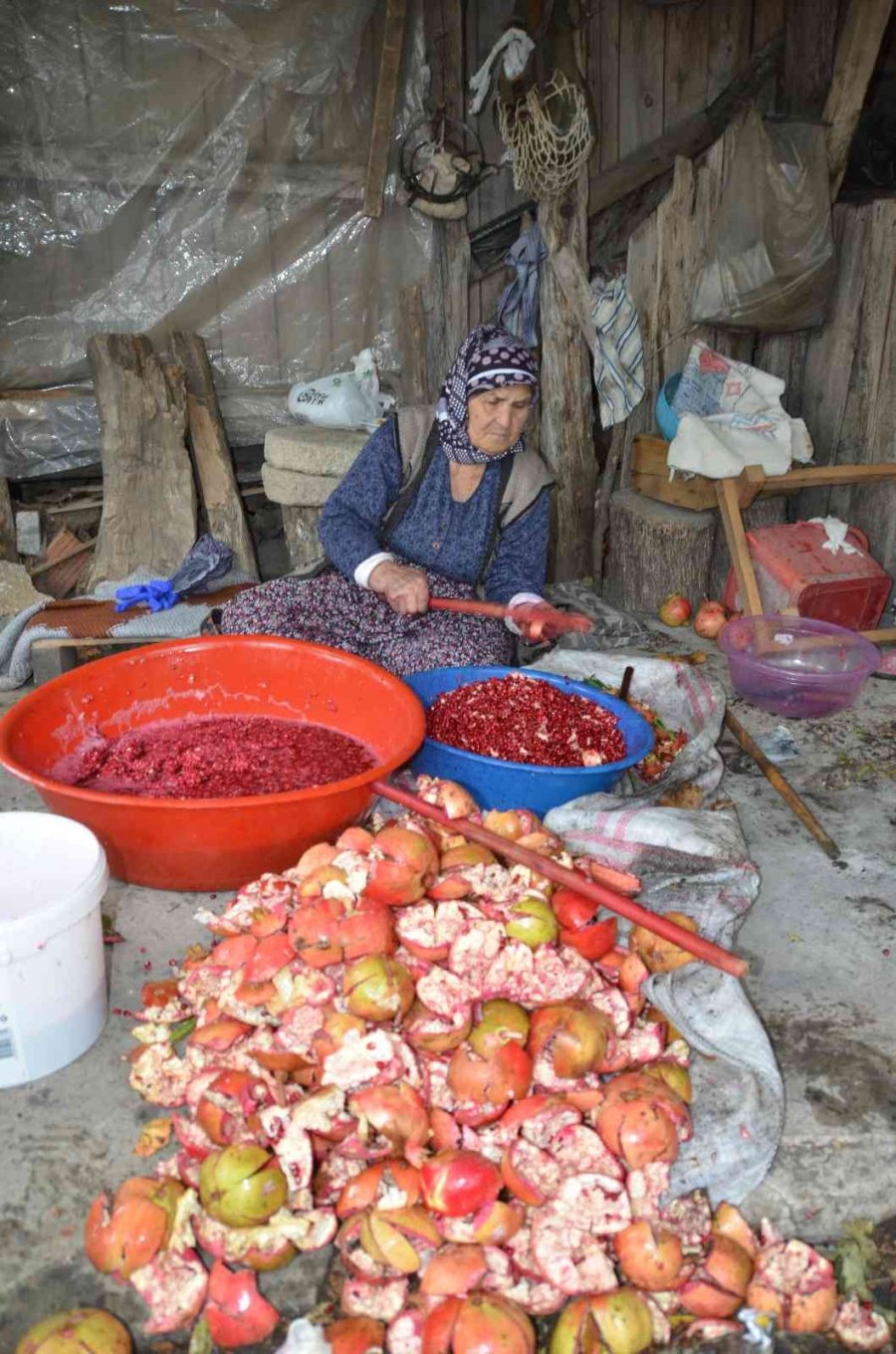 Antalyalı Kadınların Bin Bir Emekle Üretilen Nar Ekşisi Mesaisi Başladı