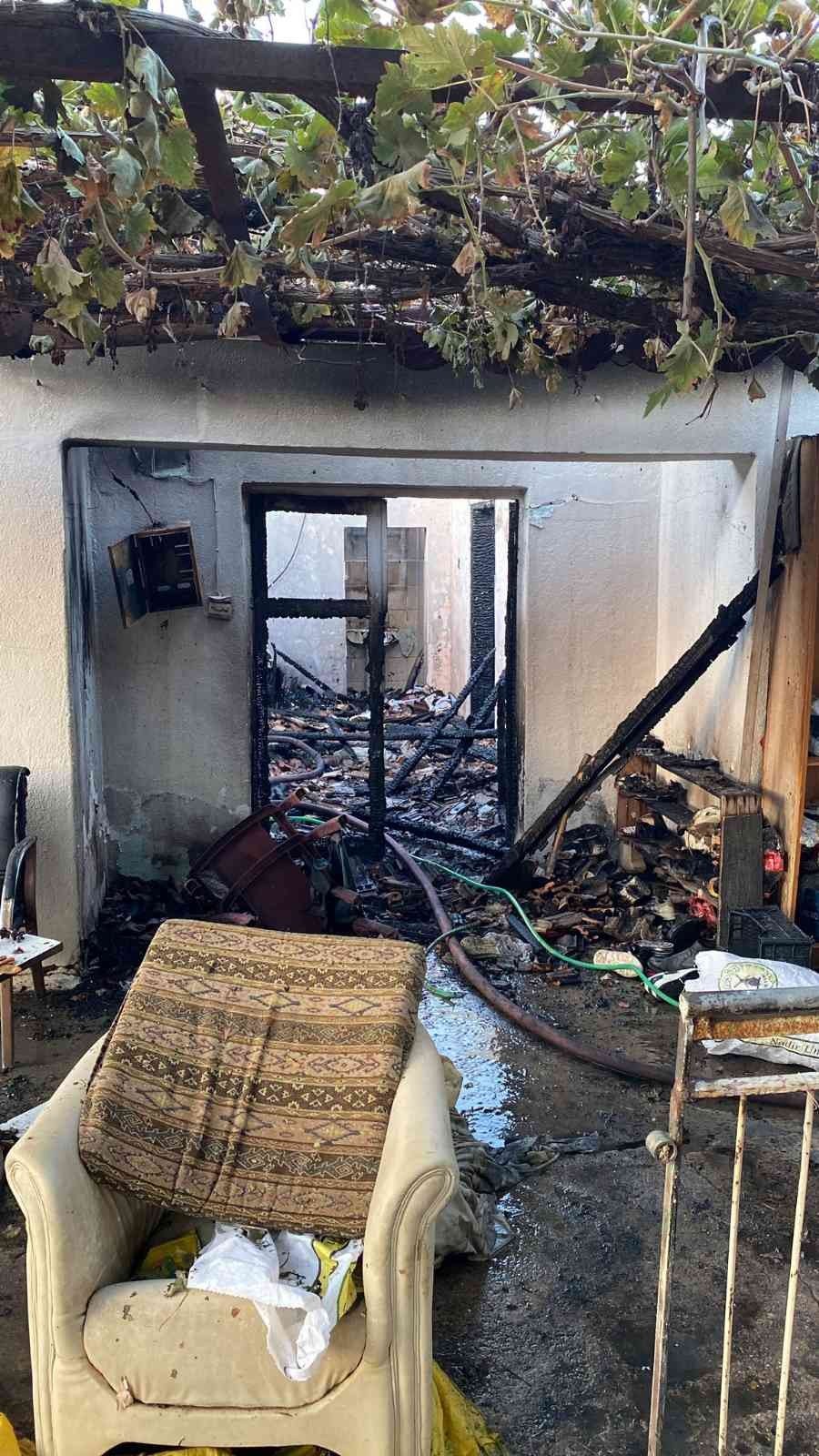 Antalya’da Tarım İşçilerinin Kaldığı Ev Alev Alev Yandı