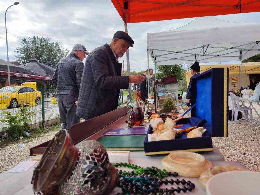 Eskişehirlilerden Antika Pazarına İlgi