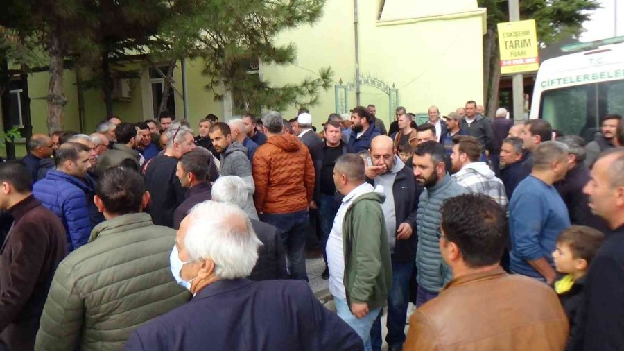 Ehliyetsiz Sürücünün Hayattan Kopardığı 7 Yaşındaki Miraç’ın Babası Cenazede Fenalık Geçirdi