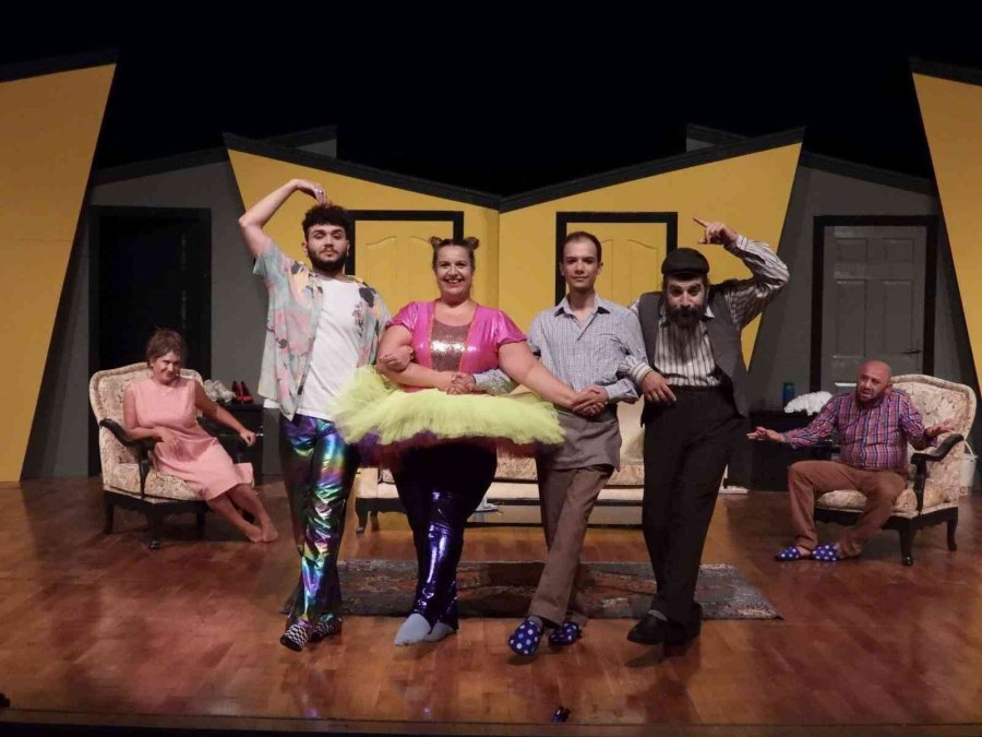 ‘darısı Başımıza’ Kbt Sahnesinde