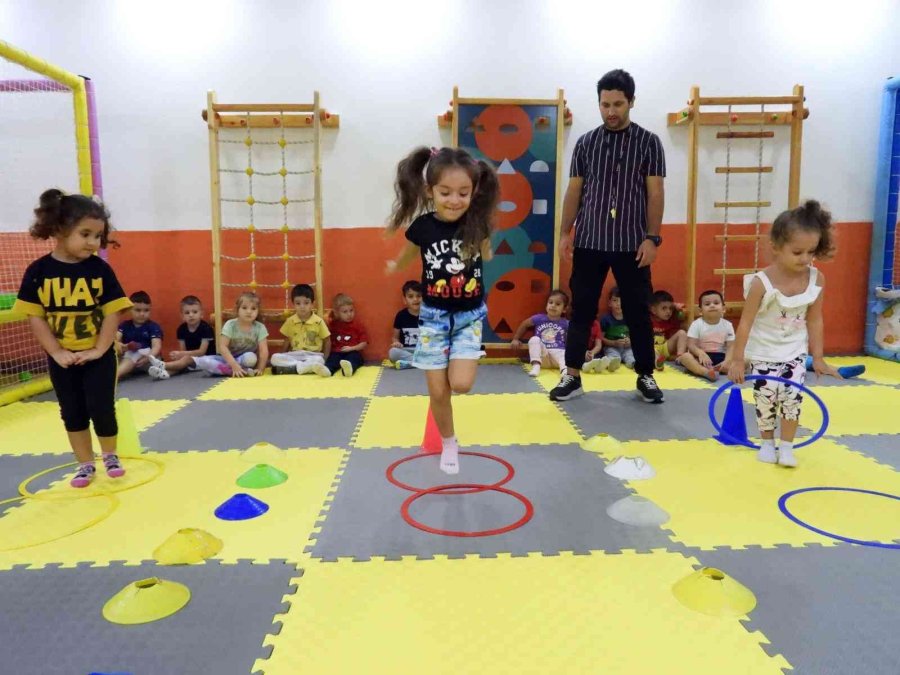 Kepez’de Çocuklar Hem Eğleniyor, Hem De Geleceğe Hazırlanıyor