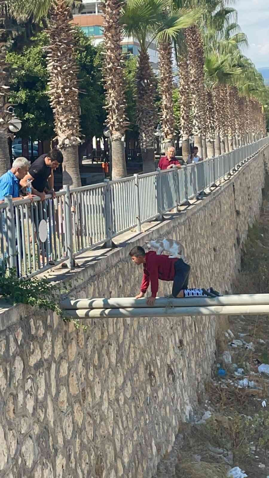 Mersin’de 12 Yaşındaki Suriyeli Çocuktan Cesur Davranış