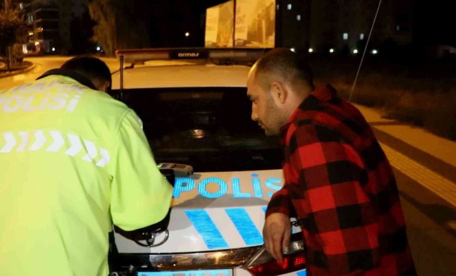 Alkollü Araç Kullanırken Yakalandı, “amacımız Ehliyetli Araç Kullanmak Değil” Dedi