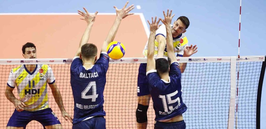 Efeler Ligi 3. Hafta: Fenerbahçe: 3- Develi Belediyespor: 2