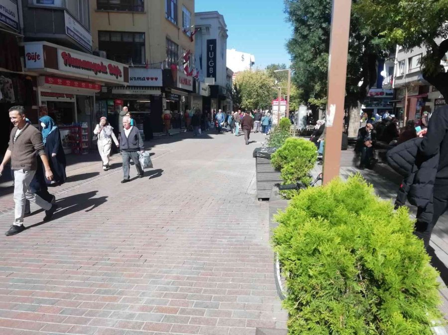 Eskişehirliler Sıcak Havanın Tadını Çıkardı