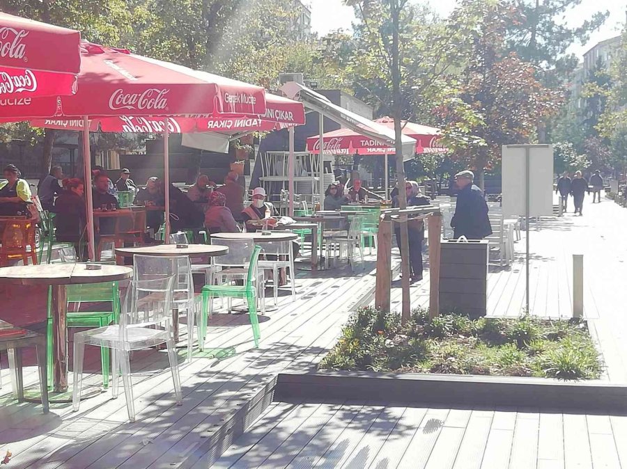 Eskişehirliler Sıcak Havanın Tadını Çıkardı