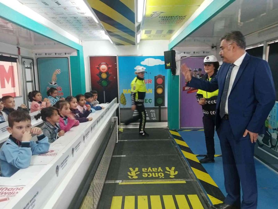 Öğrencilere Uygulamalı Trafik Eğitimi