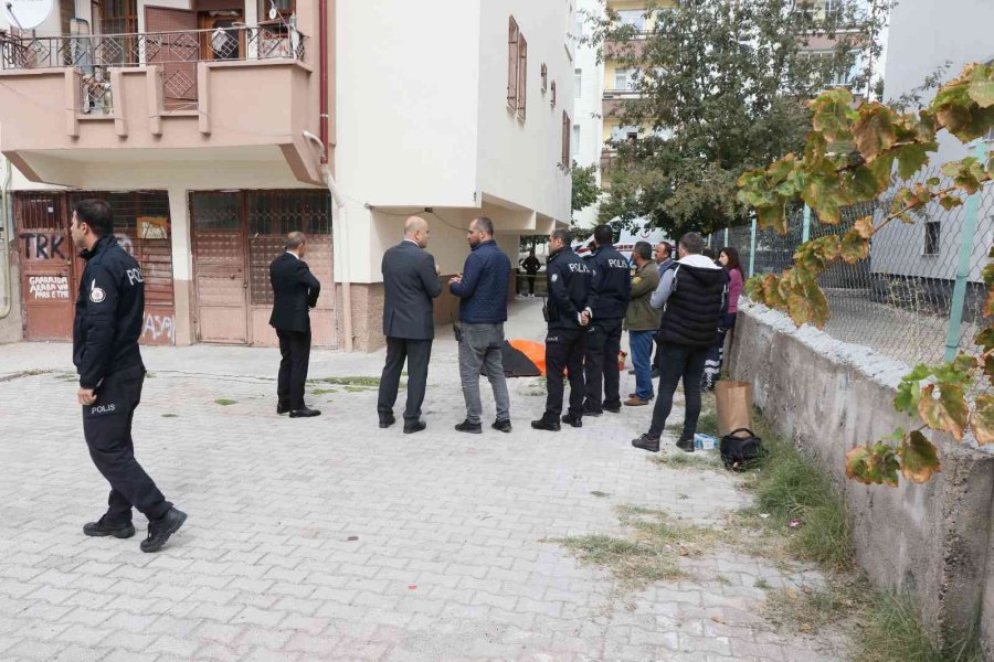 Onarmak İçin Çıktığı Çatıdan Düşen Yaşlı Adam Hayatını Kaybetti