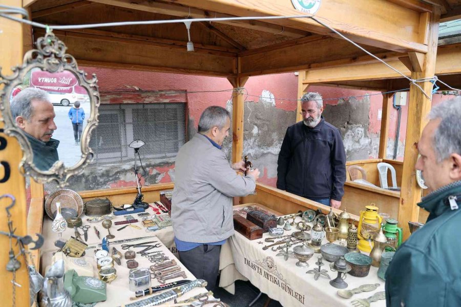 Antika Pazarı’nda Alış Veriş Keyfi Başka