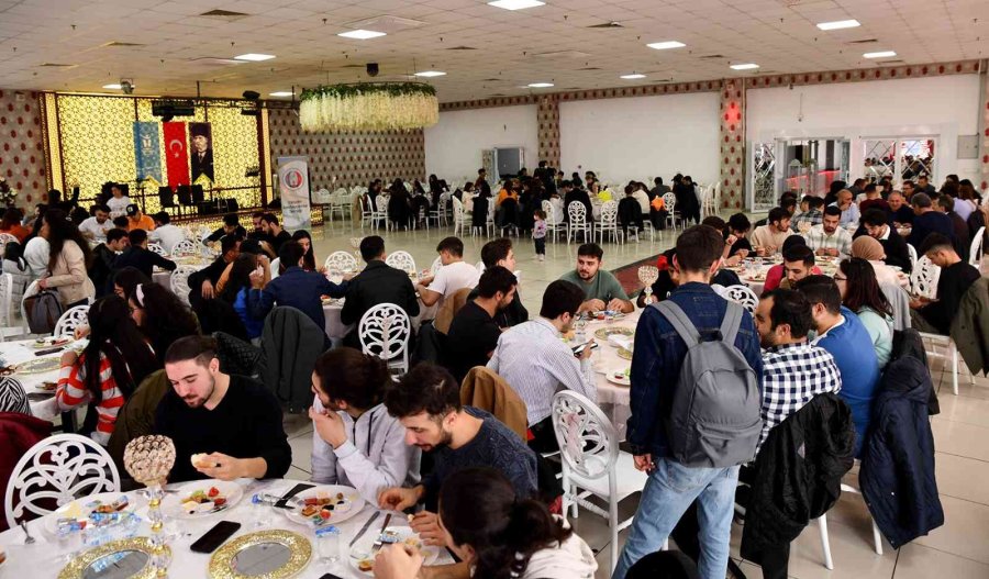 Başkan Ataç Azerbaycanlı Öğrenciler İle Buluştu